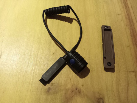 Pulsador remoto OLIGHT RM20S compatible con las linternas led Olight M20SX Warrior y Olight M20SX Javelot 01