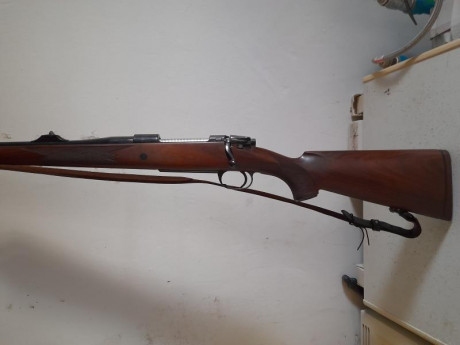 Se vende rifle de la casa Heym modelo Sr 20, para zurdos en calibre 375 H&H. 
El arma esta impecable, 01