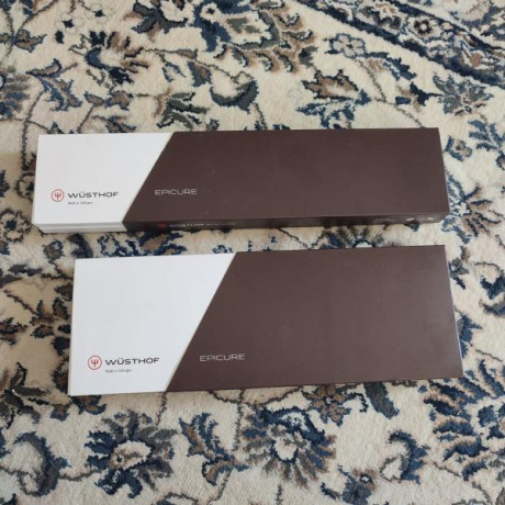 ATENCION: CHOLLO.

Vendo estas tres piezas sin uso procedente de cierre de tienda.

Que decir, acero alemán 00