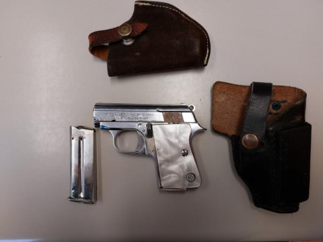 Buenas!!!
Un compañero vende la canija Astra Cub calibre 22 short. El arma esta bien con las marcas tipicas 02