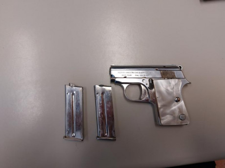Buenas!!!
Un compañero vende la canija Astra Cub calibre 22 short. El arma esta bien con las marcas tipicas 01