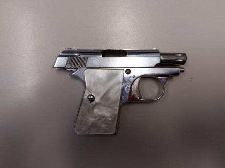 Buenas!!!
Un compañero vende la canija Astra Cub calibre 22 short. El arma esta bien con las marcas tipicas 11