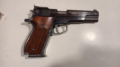 Vendo 952-1  pocos tiros esta impecable , con dos cargadores .Esta en Tarragona para ver o provar calibre 01