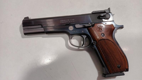 Vendo 952-1  pocos tiros esta impecable , con dos cargadores .Esta en Tarragona para ver o provar calibre 00