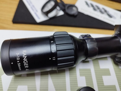 Visor Steiner 3-12x56, como nuevo, sin marcas, control de paralaje y reticula iluminada. Tiene 19 meses 00
