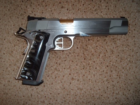 Hola,he abierto este hilo para que todos aquellos que tengais armas Españolas,podais lucirlas aqui con 01