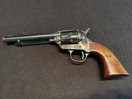 Se vende este revólver guiado en F en perfecto estado y que con buen brazo y gracias a un disparador finisimo 00