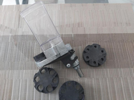 Hola , vendo dosificador de la marca Lee . precio 35 euros , portes aparte , el dosificador se encuentra 00