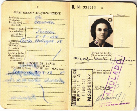  EN RECUERDO Y HOMENAJE A LOS QUE YA NO ESTÁN. 

Si pones en  GOOGLE    PASAPORTES EN LA MEMORIA   da 152