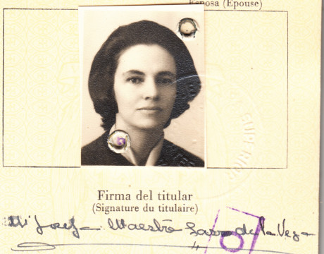  EN RECUERDO Y HOMENAJE A LOS QUE YA NO ESTÁN. 

Si pones en  GOOGLE    PASAPORTES EN LA MEMORIA   da 150