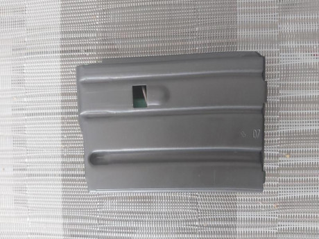 Buenas ,vendo cargador de chapa para AR15 para 10 balas en calibre 222 remington de la marca Sabre Defence 00