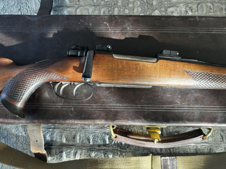 Por limpieza de armero vendo rifle artesanal de cerrojo Anton Sodia, calibre clásico alemán 7x64, maderas 00