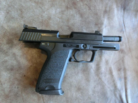 Vendo pistola HK USP Tactical en .45 ACP 
Se puede ver la pistola en Paiporta / Valencia.
La pistola esta 01