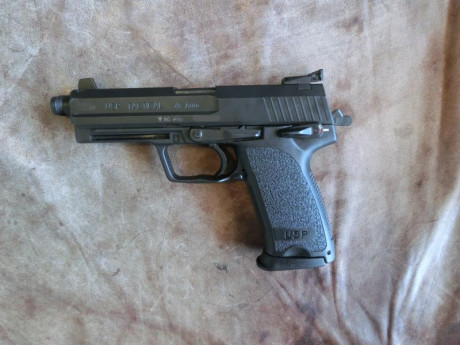 Vendo pistola HK USP Tactical en .45 ACP 
Se puede ver la pistola en Paiporta / Valencia.
La pistola esta 11