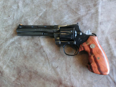 Vendo revolver Colt Phyton calibre .357 Magnum
Se puede ver el revolver en Paiporta / Valencia.

El revolver 11
