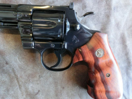 Vendo revolver Colt Phyton calibre .357 Magnum
Se puede ver el revolver en Paiporta / Valencia.

El revolver 10