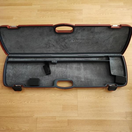 Varios Maletines para Armas......más fotos y modelos....
Precio desde 40€ ....... alguna duda, preguntar 01