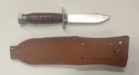 Cuchillo de piloto original marca Camillus NY de la serie limitada y numerada "Wayne at War" 01