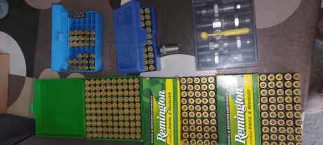  DISPONIBLE SOLO:  
JUEGO  DIES DE LUXE LEE 45 COLT (MUY POCO USO), 4 DIES, SHELL HOLDER  Y CAZITO 2.2 00