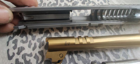 Buenas compañeros,
Se vende esta magnífica arma, BUL SAS II Air en 9mm, cañón nitrurado de casa, apoyadedos 02