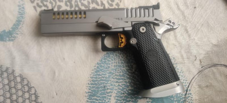 Buenas compañeros,
Se vende esta magnífica arma, BUL SAS II Air en 9mm, cañón nitrurado de casa, apoyadedos 01