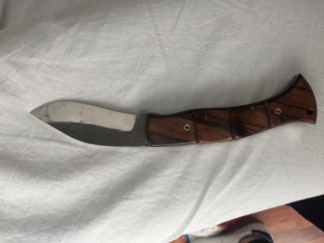 Fantástico navajón ,marca Citadel, hecha a mano en Camboya, 
Tiene buen filo, pero una pulida no le vendría 00