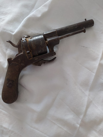 Se vende Revolver Lefaucheux 6 tiros.

Para mas información contactar al correo mariante48@hotmail.com 01