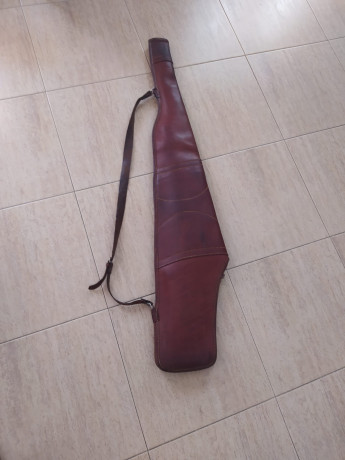 Se vende funda rifle de piel y afelpada en su interior. Mide 120cm de largo.

Para mas información contactar 00