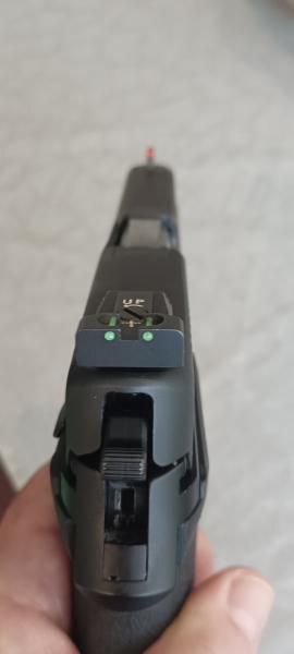 Un amigo que se va jubilando de la afición, me pide vaya poniendo a la venta algunas de sus armas. La 02