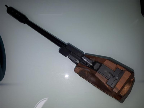 Hola.  Se vende pistola libre Morini CM84E.  Comprada en 2014, lleva unos 6000 tiros.  Cacha talla S sin 00