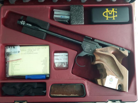 Hola.  Se vende pistola libre Morini CM84E.  Comprada en 2014, lleva unos 6000 tiros.  Cacha talla S sin 11