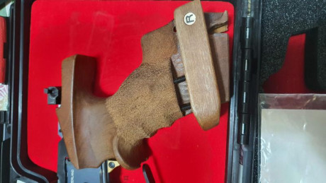 Vendo cacha marca RINK para pistola MORINI 162EI ZURDO, estado impecable nunca se le colocó relleno, regulable 02