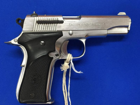 Se vende pistola Llama modelo Micromax 380 calibre 380 (9 corto). 
Estado de conservación impecable. 
Acabo 00