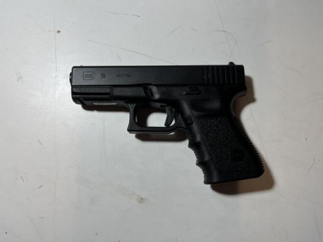 Vendo Glock 19  tercera generación.como nueva.
Es de tercera generación, mando fotos sin problema y tmb 01