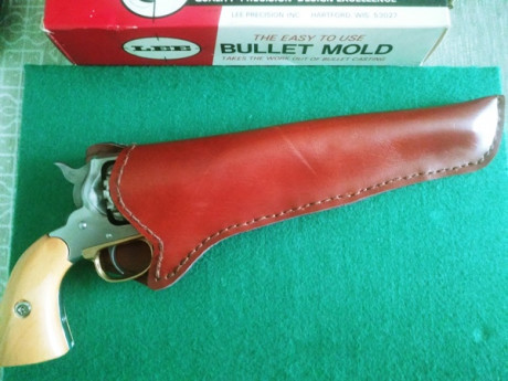  Muy Buenas pongo a la venta mi Remington 1858 New Arms de Euroarms Inoxidable con su caja /estuche de 02