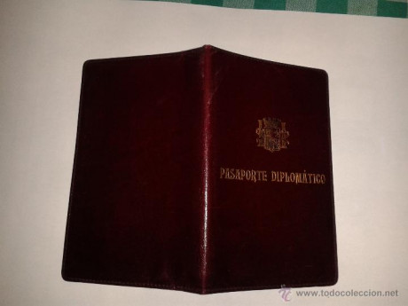  EN RECUERDO Y HOMENAJE A LOS QUE YA NO ESTÁN. 

Si pones en  GOOGLE    PASAPORTES EN LA MEMORIA   da 111