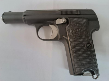 ::::::::::::::::VENDIDA::::::::::::::::::
Vendo pistola ASTRA Modelo300 en calibre 9mm corto. Está amparada 01