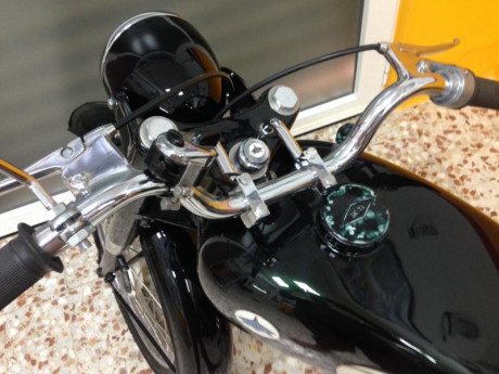 Vendo moto marca Lube de principios años 50 del siglo pasado.Restaurada en alta calidad.No tiene matrícula 02