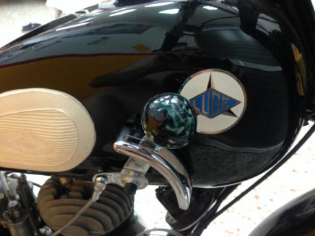 Vendo moto marca Lube de principios años 50 del siglo pasado.Restaurada en alta calidad.No tiene matrícula 01