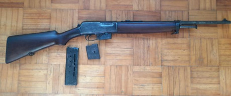 Vendo un rifle Winchester 1910, de calibre 401 WSL,. en buen estado estetico y mecánico. Va con tres cargadores, 01