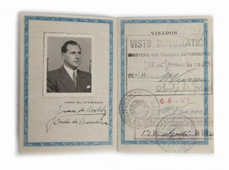  EN RECUERDO Y HOMENAJE A LOS QUE YA NO ESTÁN. 

Si pones en  GOOGLE    PASAPORTES EN LA MEMORIA   da 140