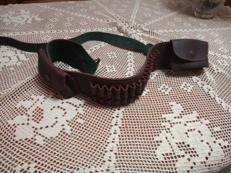 Vendo canana de cuero para balas con dos portacargadores , esta completamente nueva , sin uso.
Precio 02