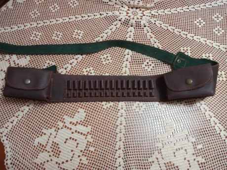 Vendo canana de cuero para balas con dos portacargadores , esta completamente nueva , sin uso.
Precio 00