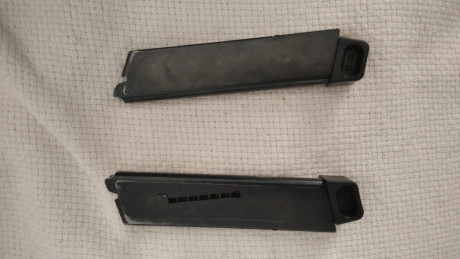 El arma está impecable ya que tiene pocos tiros, la empuñadura  es de talla M.
Se vende el arma con 2 02