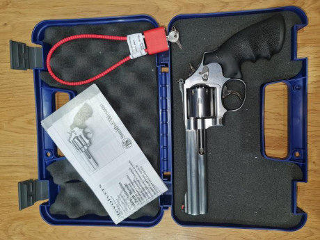 Vendo Smith & Wesson 686 de 6", calibre 357 magnum / 38 practicamente a estrenar (lo estrene 02