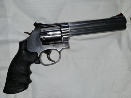 Vendo Smith & Wesson 686 de 6", calibre 357 magnum / 38 practicamente a estrenar (lo estrene 01