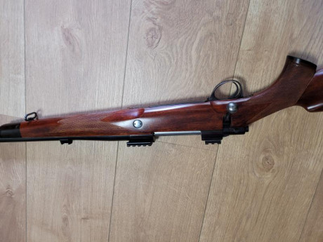 Vendo Sako L61R en calibre 30-06 .
Maderas afinadas por el culatero de Godoy a imagen de rifle inglés. 00