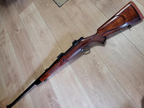 Vendo Sako L61R en calibre 30-06 .
Maderas afinadas por el culatero de Godoy a imagen de rifle inglés. 32