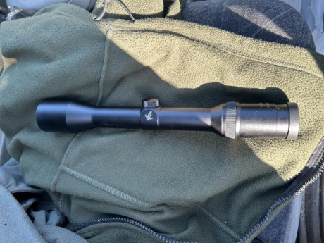 Esta en un estado impecable las marcas tipicas de las anillas 
Esta impoluto de lentes y en perfecto funcionamiento 02