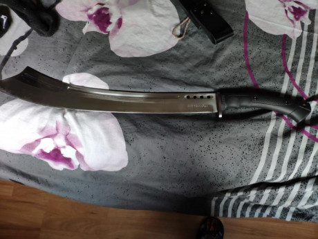 Buenas

Vendo machete Honshu War Sword con funda. Acero 1065 carbono.

Por el intento de afilarlo con 02